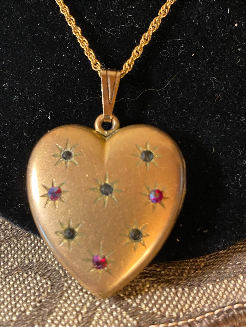 Vintage Heart Locket   with Star Accents - Picture 2 of 6